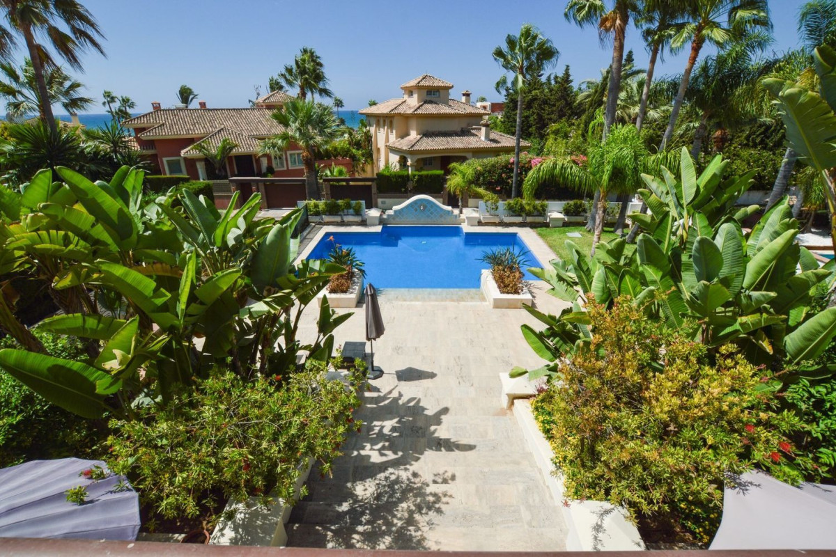 Sale of independent chalet in Calle Nardo, Marbella
 photo 3