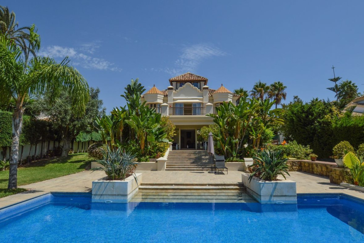 Sale of independent chalet in Calle Nardo, Marbella
 photo 5