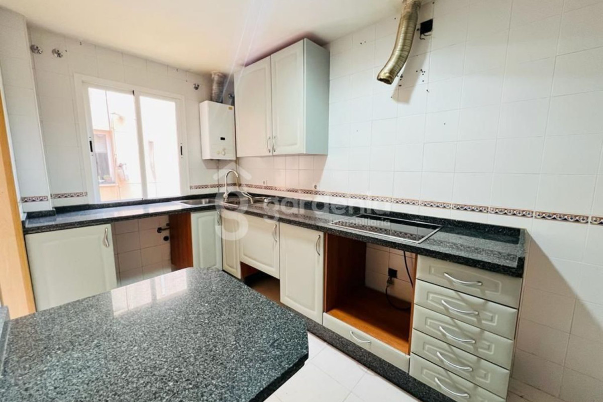 Piso en venta en avenida Palomares, Coria del Río
photo 1