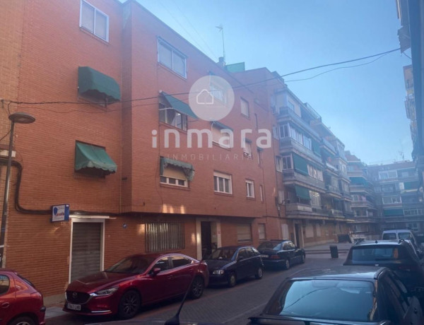 First floor for sale in  Calle Navalcarnero, Alcorcón photo 1