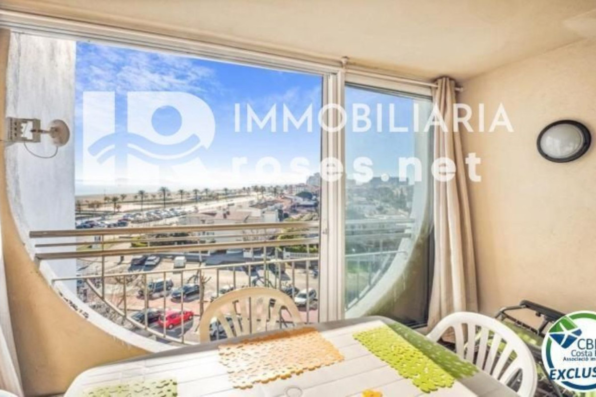 Sale of apartment in Calle Salins 4ª Línea, Empuriabrava
photo 1
