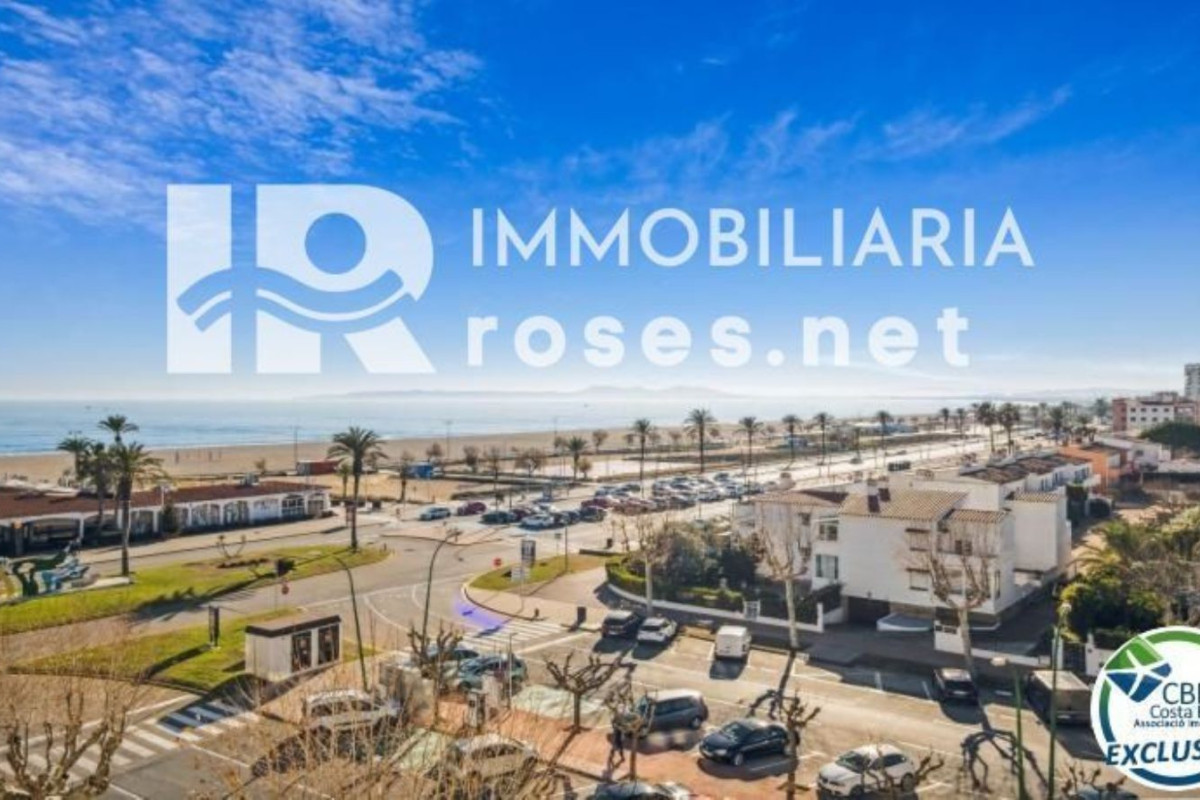 Sale of apartment in Calle Salins 4ª Línea, Empuriabrava
photo 2