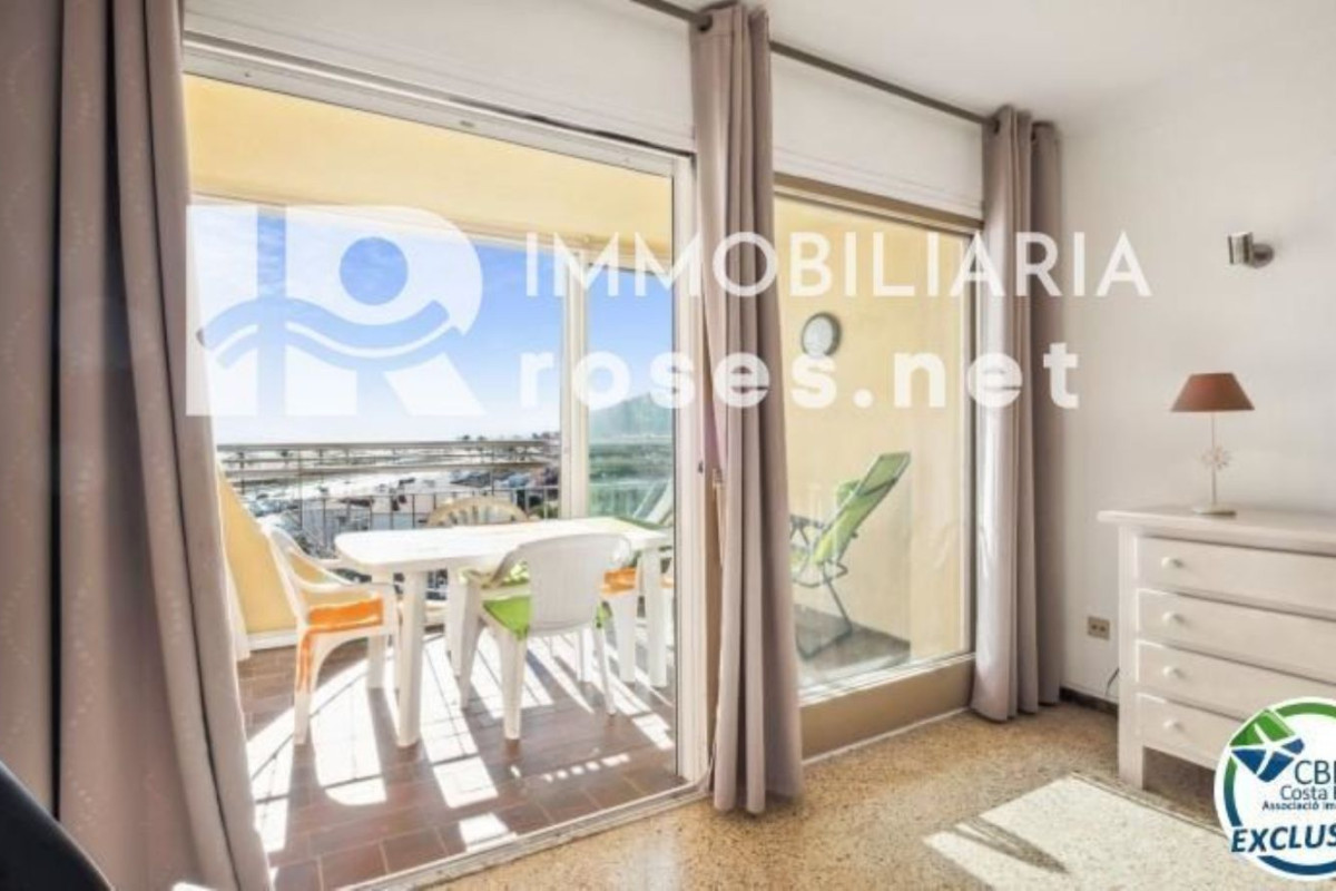 Sale of apartment in Calle Salins 4ª Línea, Empuriabrava
photo 4