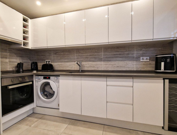 Chalet adosado en venta en Urbanización Cármenes los el Hacho, 35 , Manilva thumbnail 1