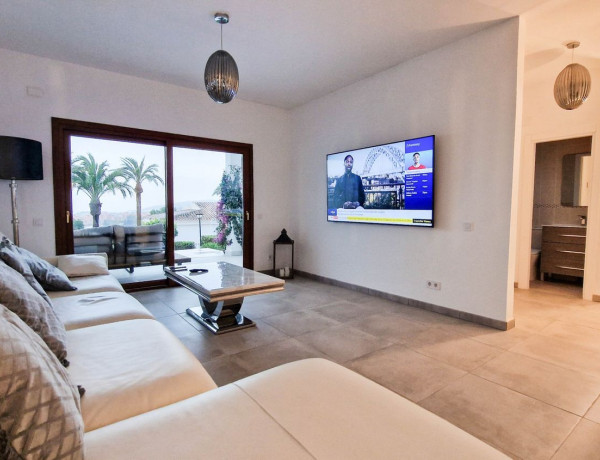 Chalet adosado en venta en Urbanización Cármenes los el Hacho, 35 , Manilva thumbnail 2