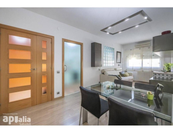 First floor for sale in Calle de les Valls, Sabadell thumbnail 2