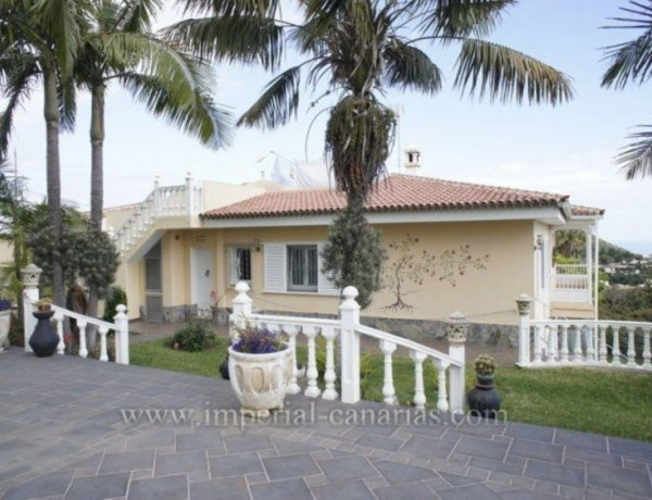 Chalet independiente en venta en Urb. La Luz, La Orotava photo 1