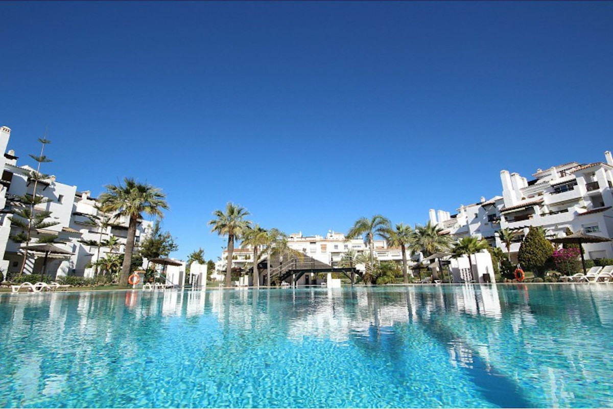 Venta de bajo en Avenida Carlos Cano, Marbella
photo 1