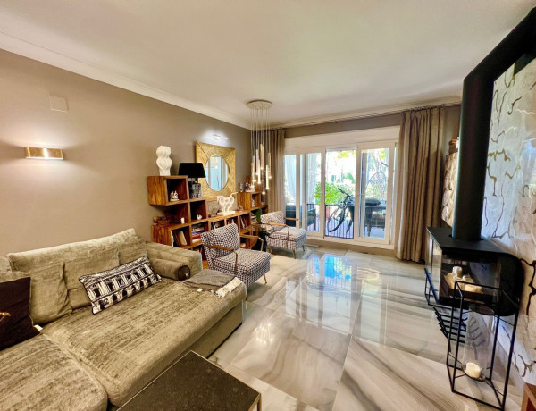 Продажа первого этажа в  Avenida Carlos Cano, Marbella photo 2