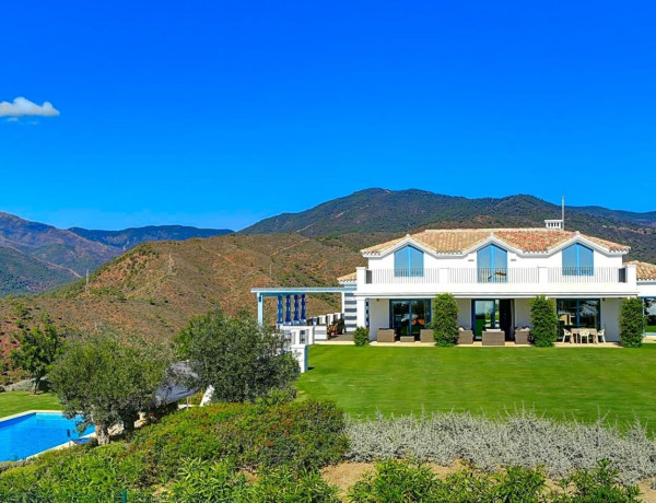 Chalet independiente en venta en Montemayor-Marbella Club , Benahavís thumbnail 1