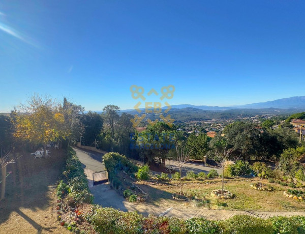 Chalet independiente en venta en  Calle Roura, 37, Vidreres photo 4