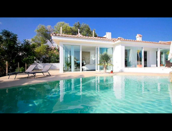Detached villa for sale in  Las Chapas-El Rosario , Marbella photo 1