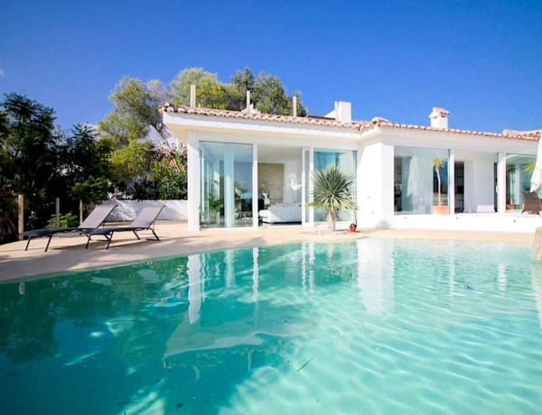 Detached villa for sale in  Las Chapas-El Rosario , Marbella photo 2