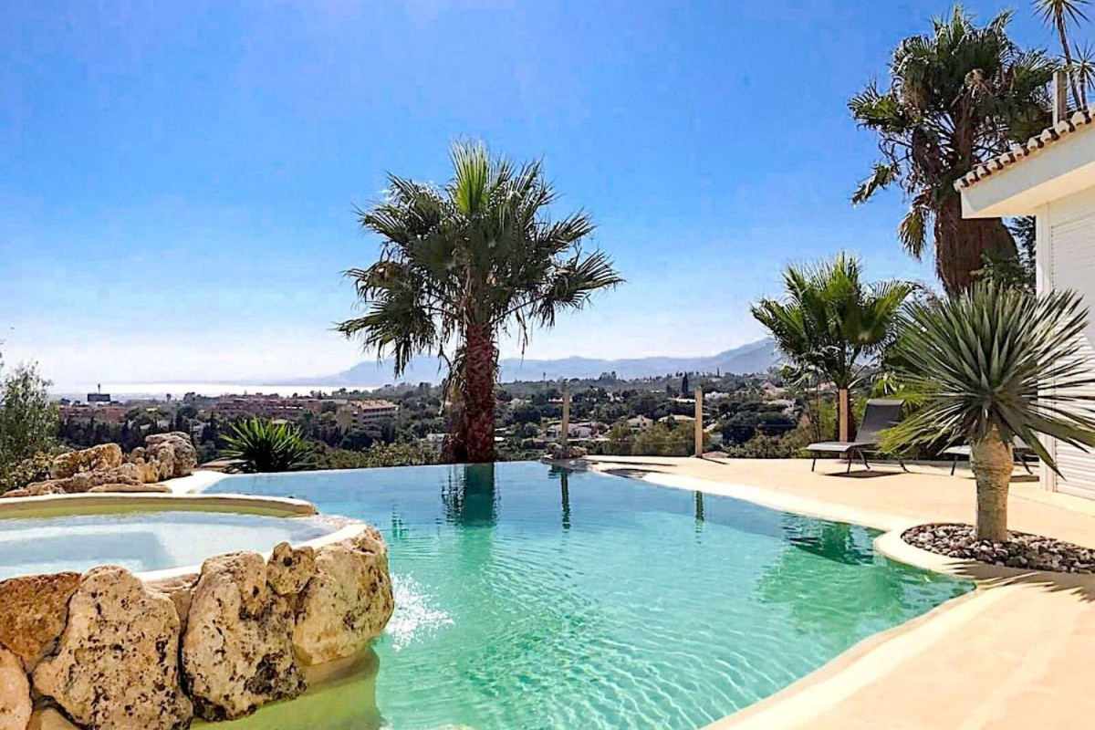 Sprzedaż niezależnego domku jednorodzinnego w Las Chapas-El Rosario , Marbella photo 4