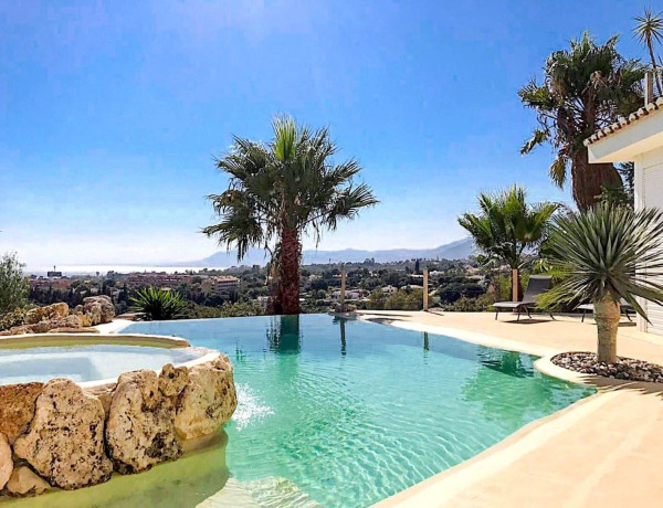 Detached villa for sale in  Las Chapas-El Rosario , Marbella photo 4