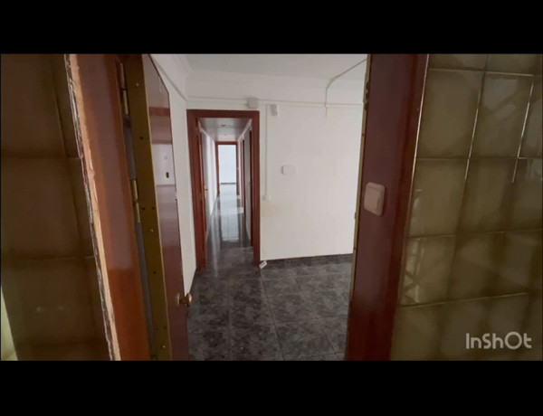 Piso en venta en Calle Arce, Cornellà de Llobregat photo 1