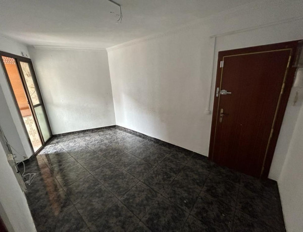 Piso en venta en Calle Arce, Cornellà de Llobregat thumbnail 2