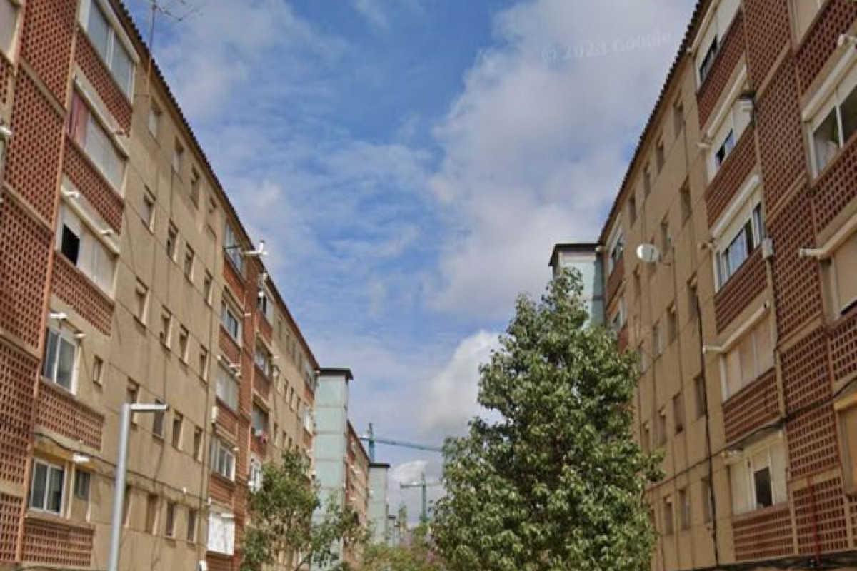 Venta de piso en Calle de Sant Eugeni, 23, Hospitalet de Llobregat
photo 1