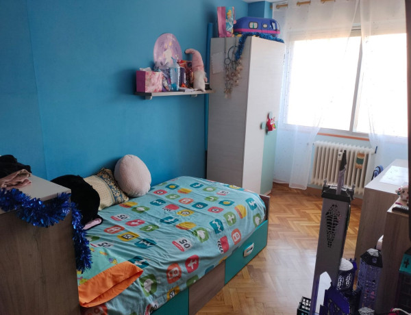 Apartment for sale in  Calle Primera Universidad de España, Palencia photo 4