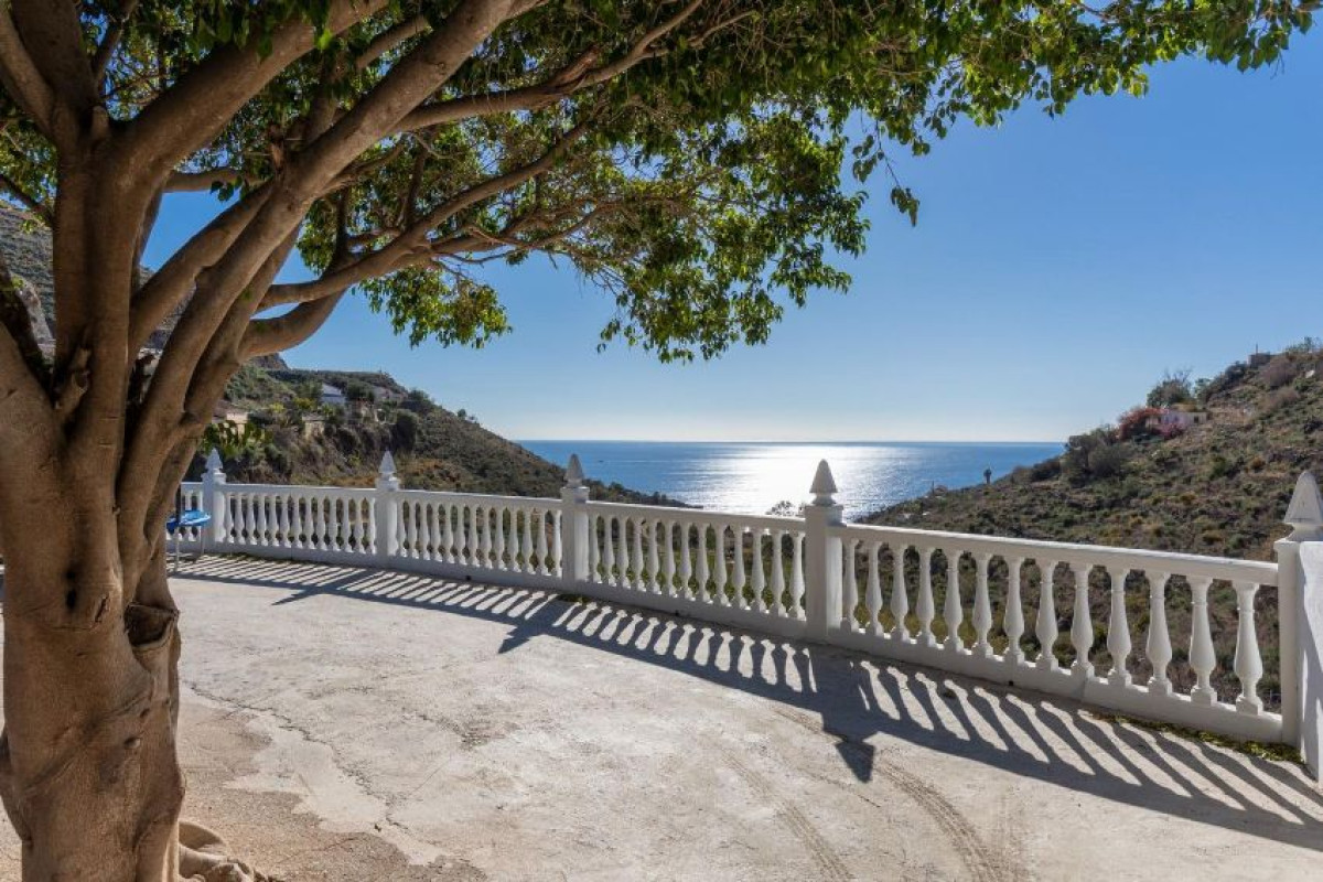 Nieruchomości na sprzedaż i do wynajęcia w Hiszpanii photo 1