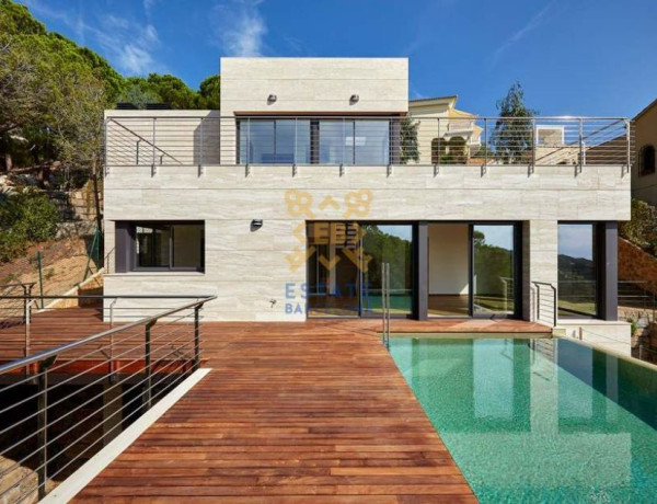 Chalet independiente en venta en Urb. Cala Canyelles, Lloret de Mar photo 1