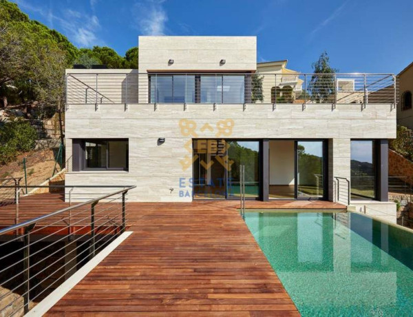 Chalet independiente en venta en Urb. Cala Canyelles, Lloret de Mar thumbnail 1
