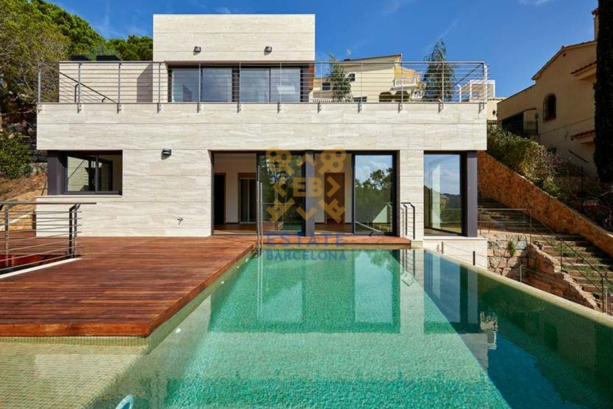 Venta de chalet independiente en Urb. Cala Canyelles, Lloret de Mar
photo 3
