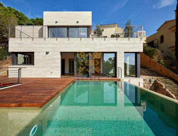 Chalet independiente en venta en Urb. Cala Canyelles, Lloret de Mar thumbnail 2