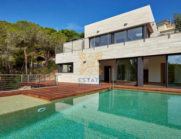 Chalet independiente en venta en  Urb. Cala Canyelles, Lloret de Mar photo 4