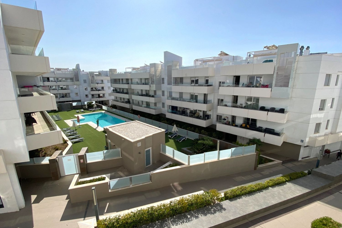 Продажа квартиры на Avenida Mar Mediterráneo, Марбелла
 photo 2
