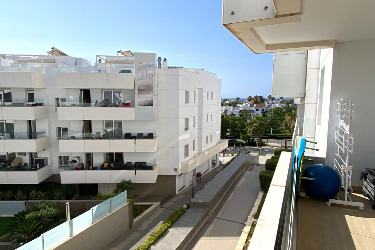 Продажа квартиры на Avenida Mar Mediterráneo, Марбелла
 photo 3