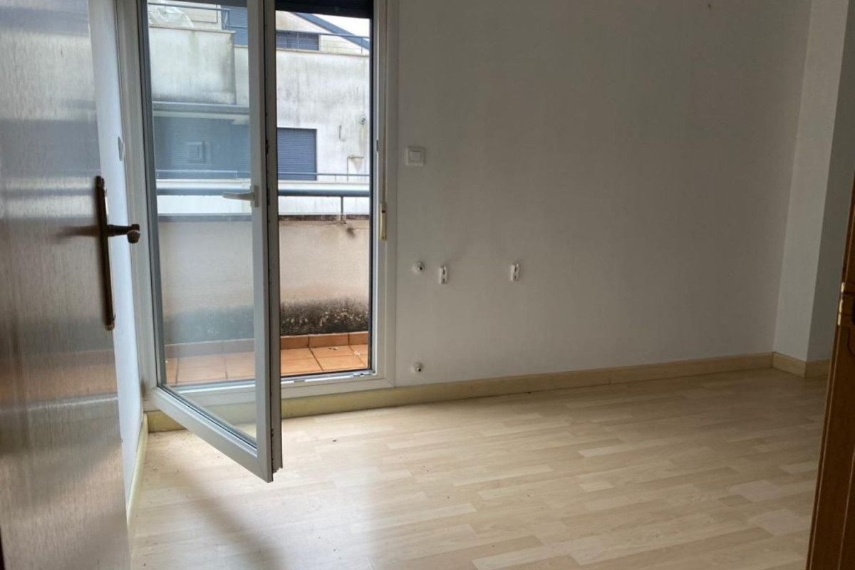 Piso en venta en calle Pomaluengo, Kastañeda
 photo 5