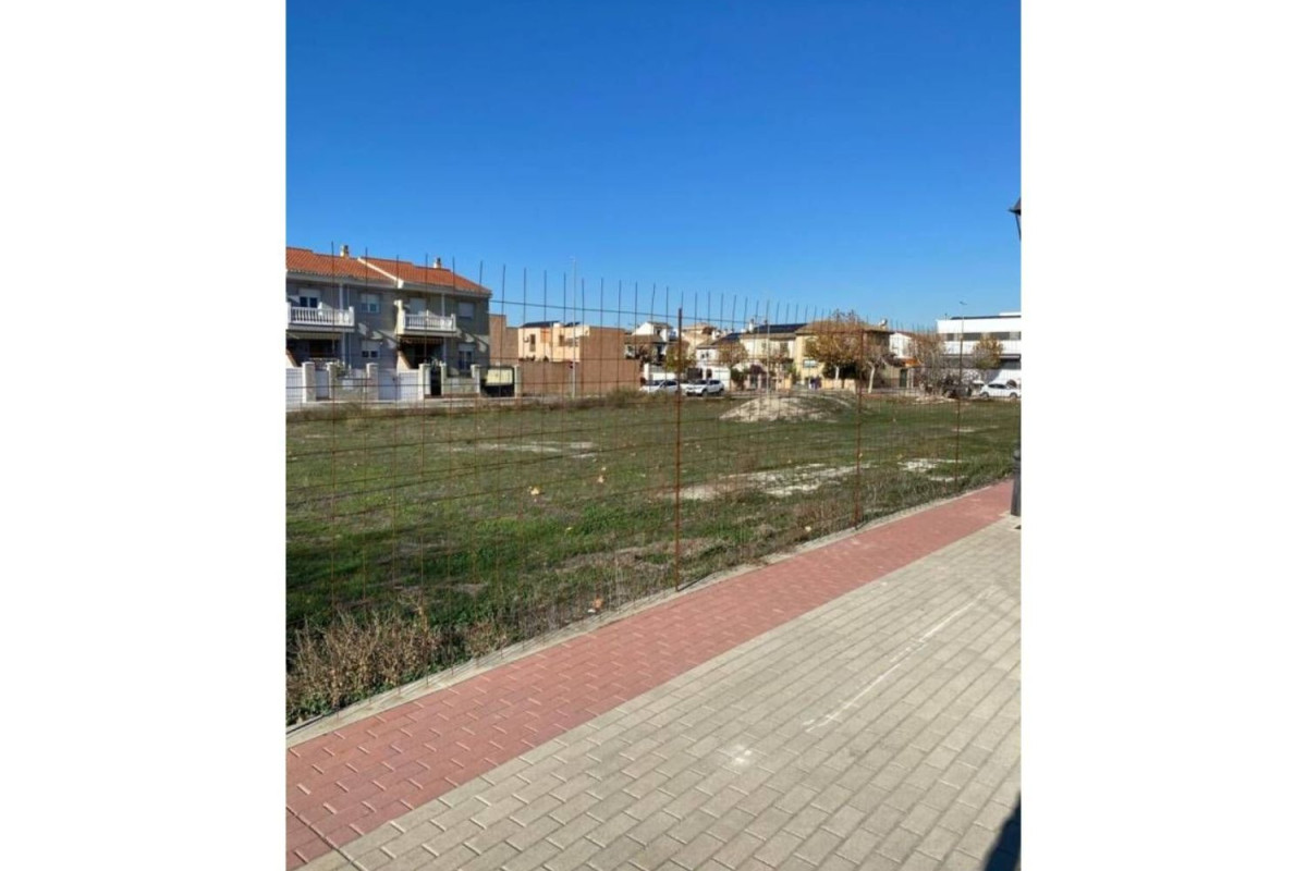Terreno en venta en Santa Fe, Granada photo 3