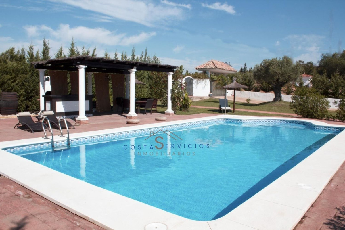 Продажа отдельного шале в , Альхараке photo 3
