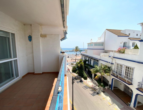 Apartment for sale in  Avenida del Carmen, Estepona photo 4