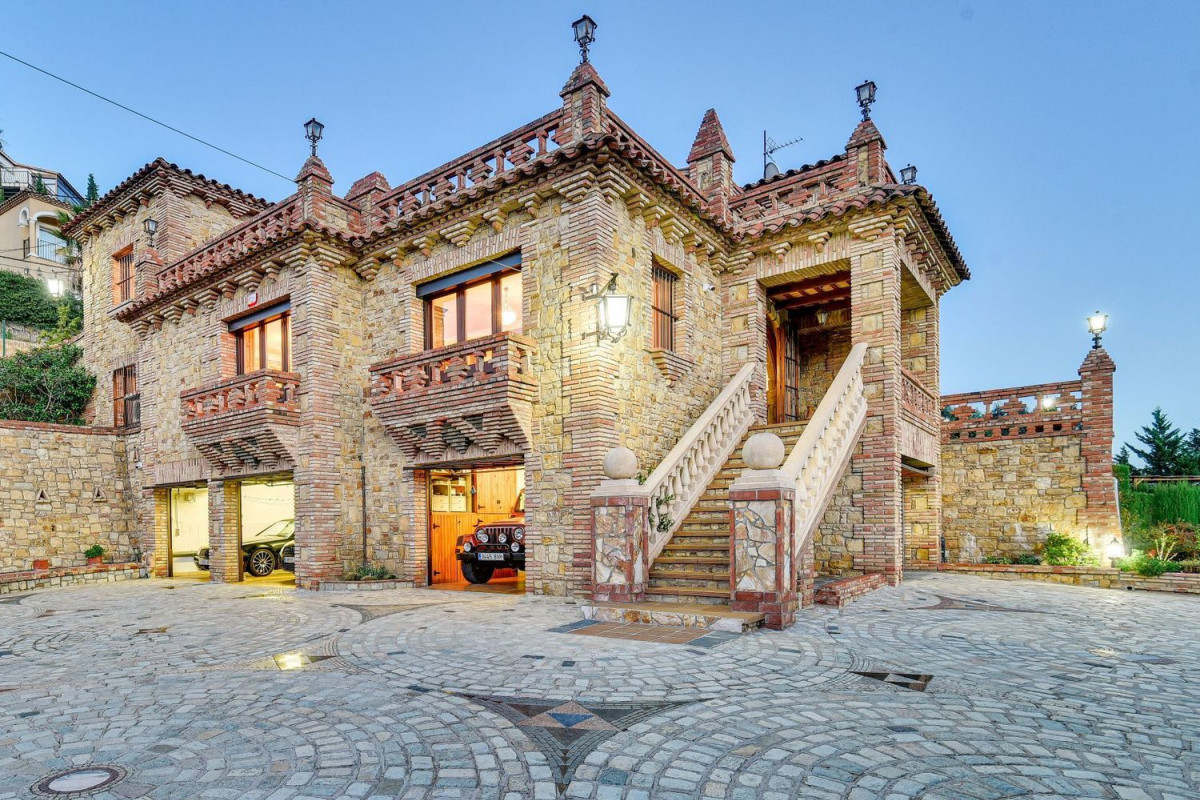 Продажа отдельного шале в  Calle de la Selva, Калонж photo 4