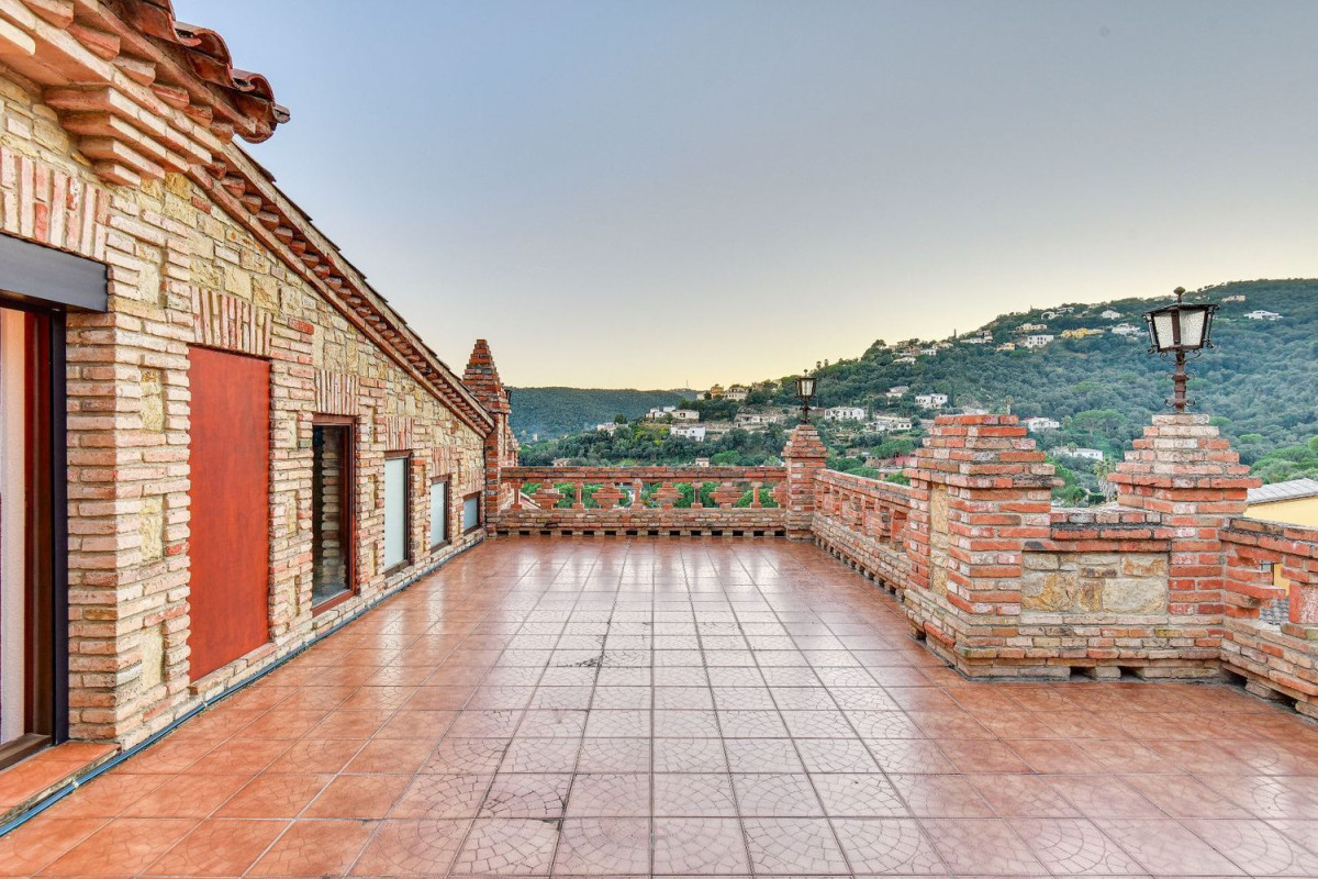 Продажа отдельного шале в  Calle de la Selva, Калонж photo 5