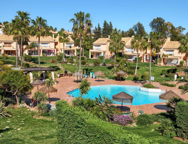 Semi-detached house for sale in Calle Vial de Cortes , Estepona thumbnail 1