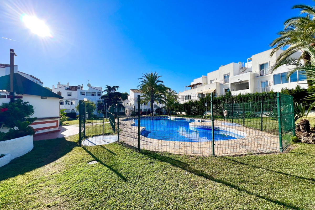 Venta de bajo en Calle de Ojen, Estepona
 photo 2