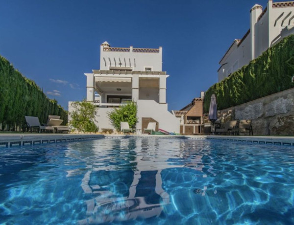 Detached villa for sale in Avenida de la Resina, 38, Estepona thumbnail 1