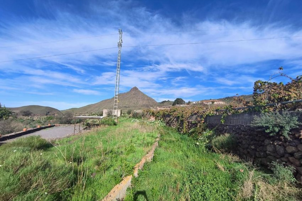 Terreno en venta en Arona, Santa Cruz de Tenerife photo 1