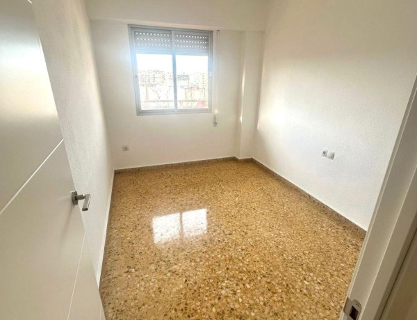 Продажа квартиры в  Jesús , València photo 3