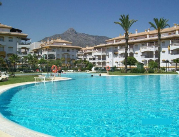 Bajo en venta en Avenida Príncipe Salman, Marbella photo 1