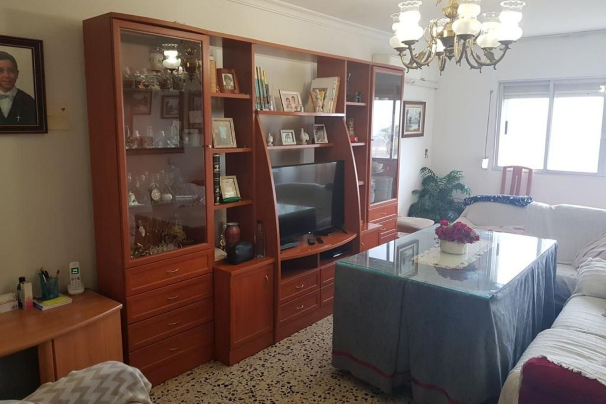 Venta de piso en Avenida Adolfo Díaz Ambrona, Badajoz
 photo 2