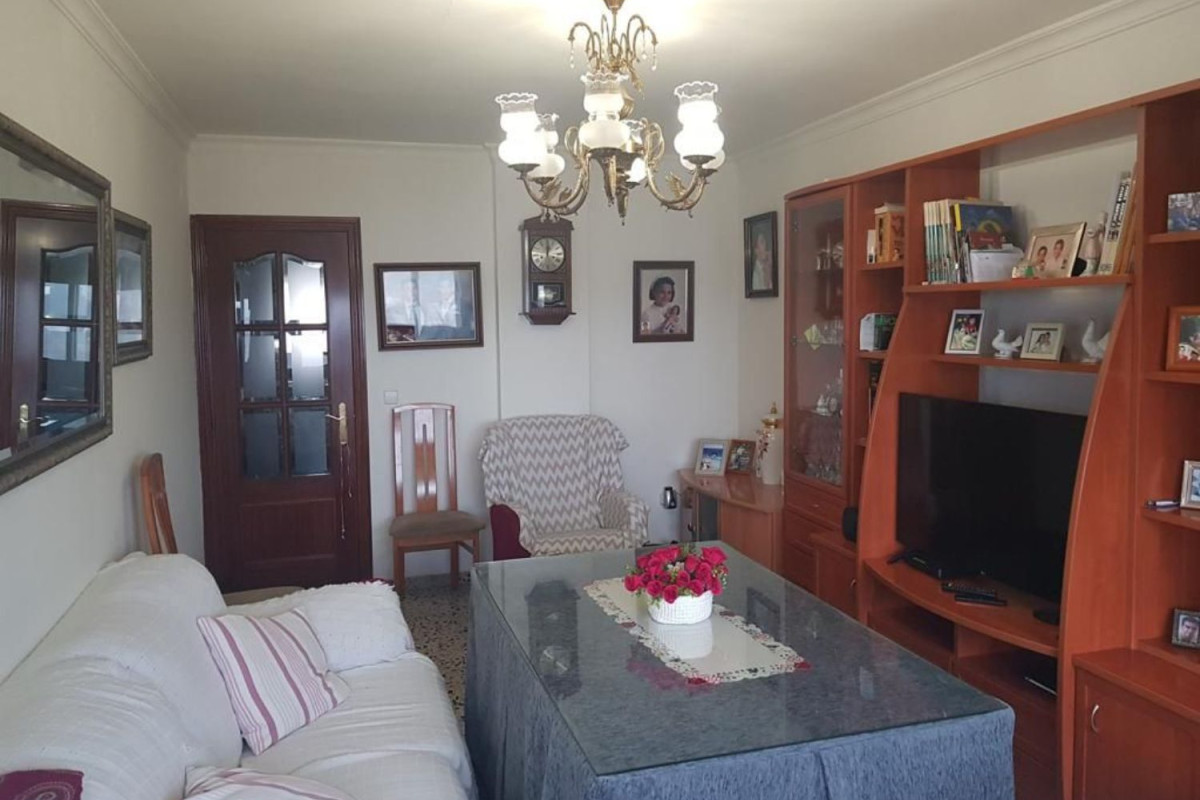 Venta de piso en Avenida Adolfo Díaz Ambrona, Badajoz
 photo 3