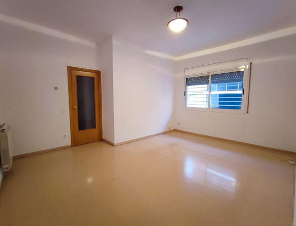 Bajo en venta en passatge francesc layret, Cornellà de Llobregat thumbnail 1