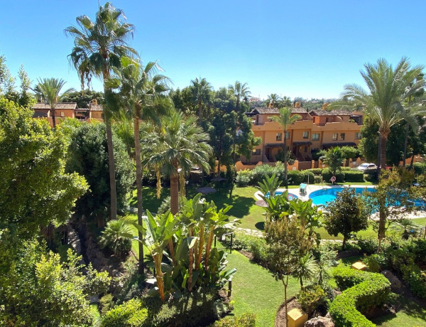 Chalet adosado en venta en  Avenida de Irlanda , Marbella photo 2