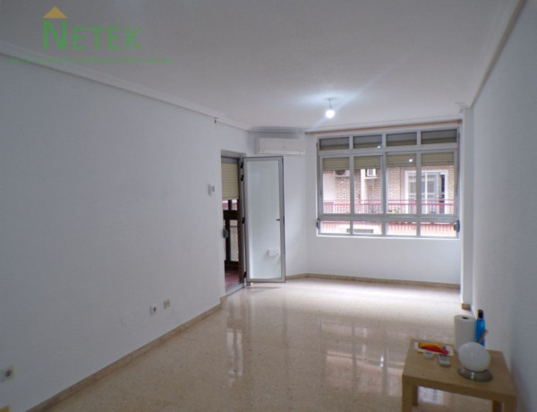 Piso en venta en  Sur , Murcia photo 2