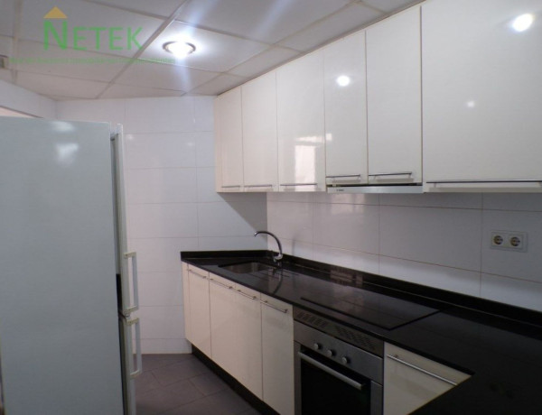 Piso en venta en  Sur , Murcia photo 4