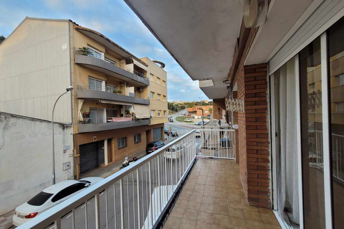 Venta de piso en Plaza Badajoz, Blanes
photo 1